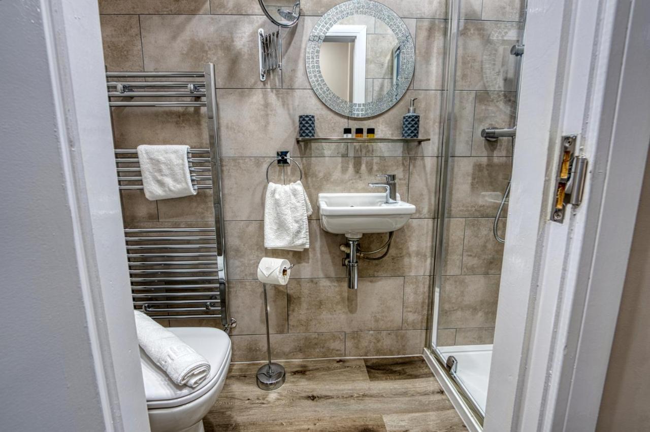 Stylish House - B'Ham Airport And Nec, Jlr Solihull, Business & Leisure Stays - Aspen House Room photo