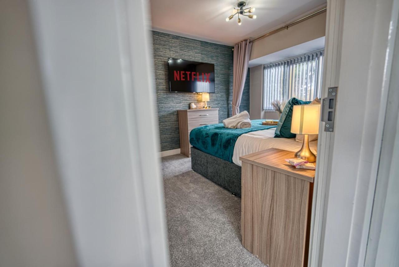 Stylish House - B'Ham Airport And Nec, Jlr Solihull, Business & Leisure Stays - Aspen House Room photo