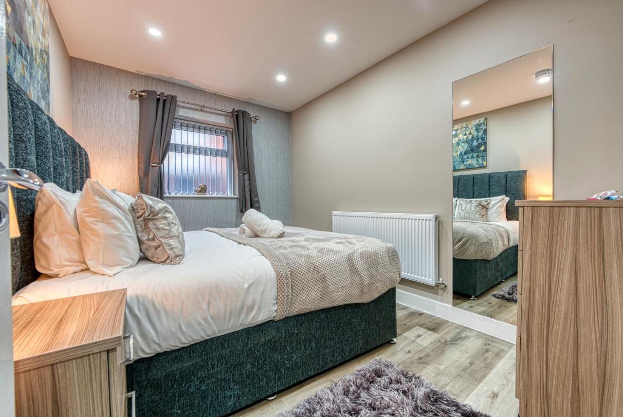 Stylish House - B'Ham Airport And Nec, Jlr Solihull, Business & Leisure Stays - Aspen House Room photo