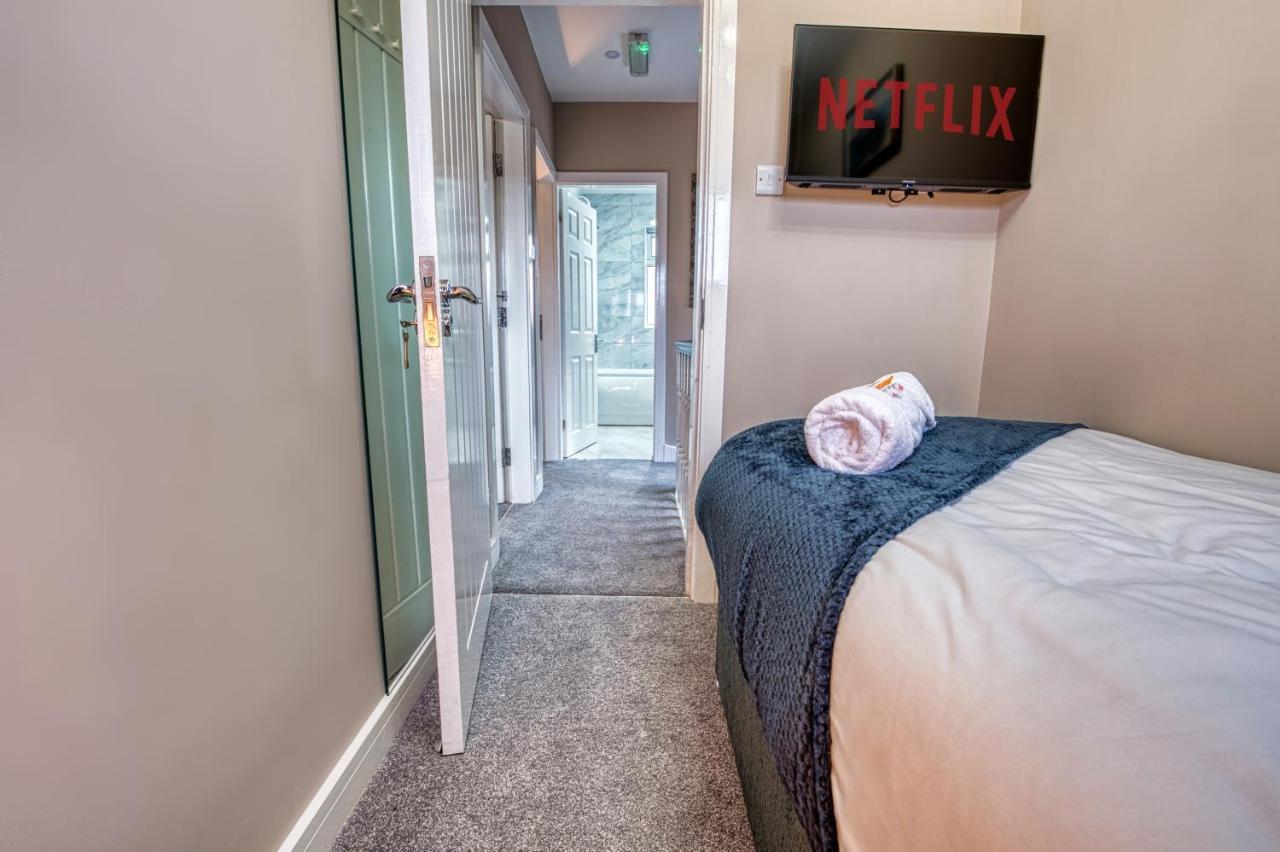 Stylish House - B'Ham Airport And Nec, Jlr Solihull, Business & Leisure Stays - Aspen House Room photo
