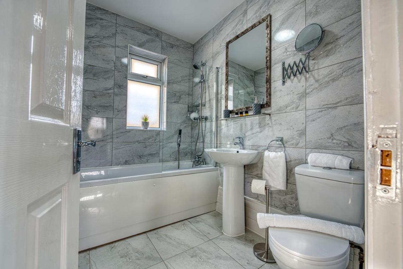 Stylish House - B'Ham Airport And Nec, Jlr Solihull, Business & Leisure Stays - Aspen House Room photo