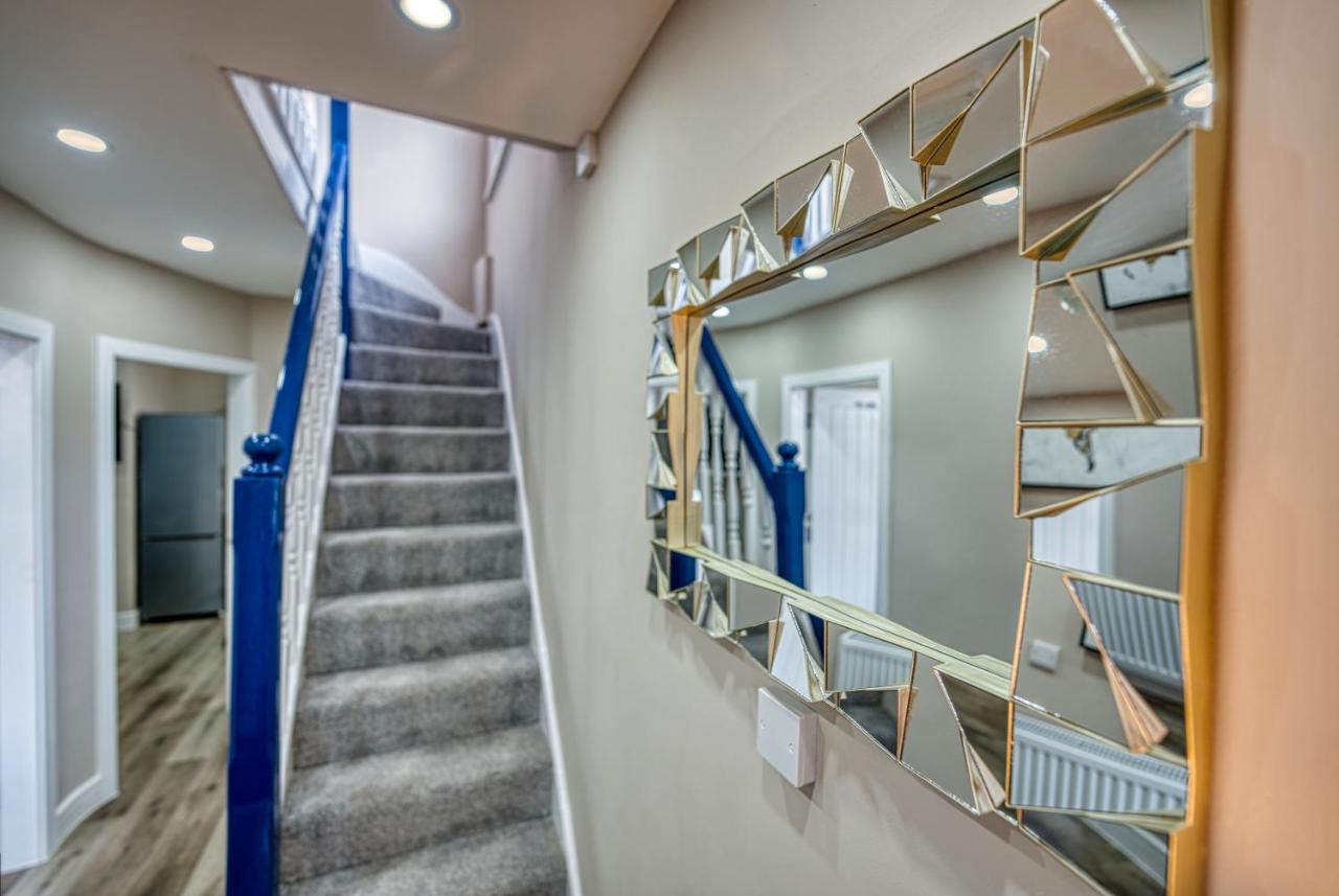 Stylish House - B'Ham Airport And Nec, Jlr Solihull, Business & Leisure Stays - Aspen House Room photo